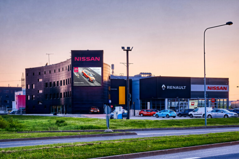 DScreens-PeterburiTeeLed-1